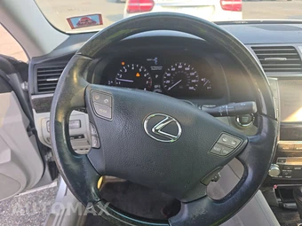 2010 Lexus LS 460 – miniatura 10