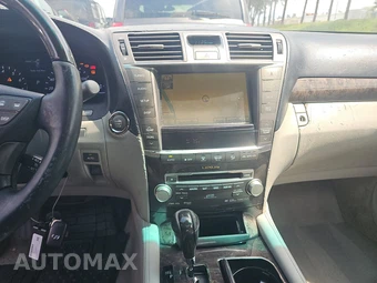 2010 Lexus LS 460 – miniatura 11