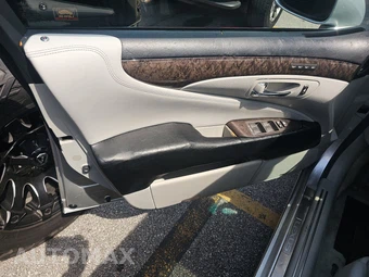 2010 Lexus LS 460 – miniatura 9