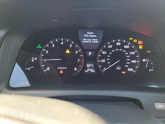 2010 Lexus LS 460L - miniatura 12
