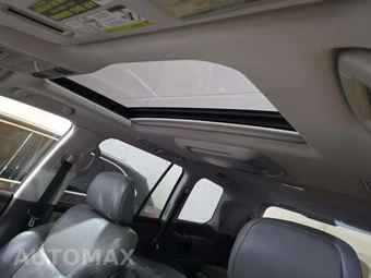 2010 Lexus LX 570 – miniatura 11