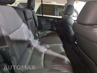 2010 Lexus LX 570 – miniatura 17