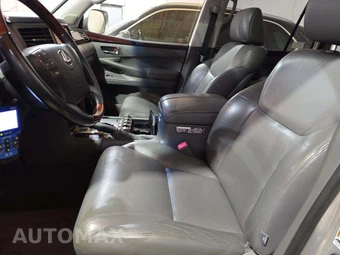 2010 Lexus LX 570 – miniatura 6
