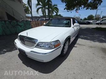 2010 Lincoln Town Car Signature Limited
