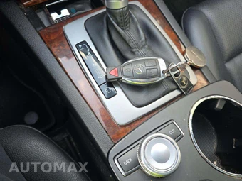 2010 Mercedes-Benz C 300 4MATIC – miniatura 5
