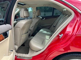 2010 Mercedes-Benz C 300 – miniatura 28