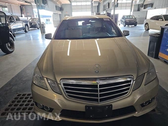 2010 Mercedes-Benz E 350 4MATIC Sedan – miniatura 2