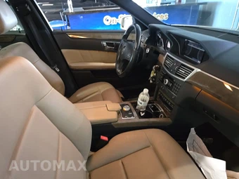 2010 Mercedes-Benz E 350 4MATIC Sedan – miniatura 8