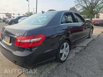 2010 Mercedes-Benz E 350 4MATIC Sedan - miniatura 3