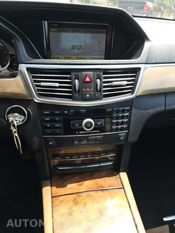 2010 Mercedes-Benz E 350 4MATIC Sedan - miniatura 10