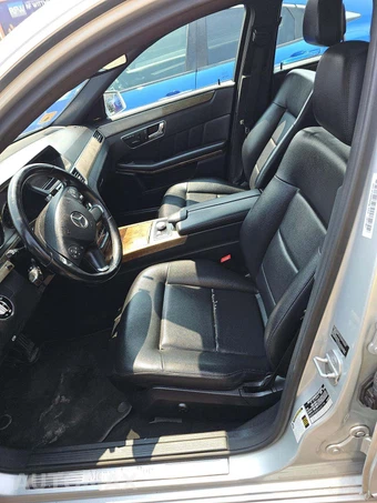 2010 Mercedes-Benz E 350 4MATIC Sedan - miniatura 6