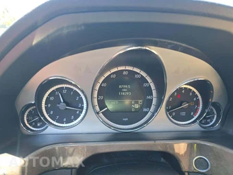 2010 Mercedes-Benz E 350 4MATIC Sedan – miniatura 9