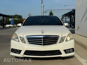 2010 Mercedes-Benz E 350 Sedan - miniatura 2