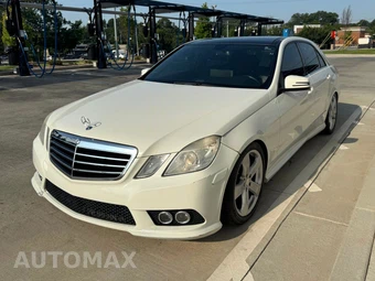 2010 Mercedes-Benz E 350 Sedan - miniatura 3