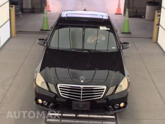 2010 Mercedes-Benz E 350 Sedan - miniatura 2