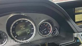 2010 Mercedes-Benz E 350 Sedan - miniatura 26