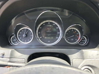 2010 Mercedes-Benz E 550 Coupe – miniatura 9