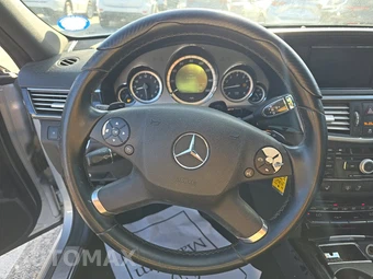 2010 Mercedes-Benz E 550 Sedan – miniatura 10