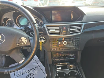 2010 Mercedes-Benz E 550 Sedan – miniatura 11