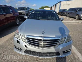 2010 Mercedes-Benz E 550 Sedan – miniatura 2