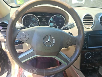 2010 Mercedes-Benz ML 550 – miniatura 10