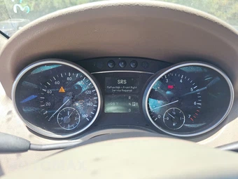 2010 Mercedes-Benz ML 550 – miniatura 12