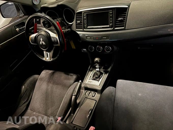 2010 Mitsubishi Lancer Evolution SE - miniatura 10