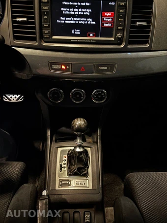 2010 Mitsubishi Lancer Evolution SE - miniatura 13