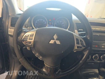 2010 Mitsubishi Lancer Sportback GTS Hatchback – miniatura 10