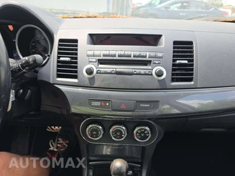 2010 Mitsubishi Lancer Sportback Ralliart Hatchback - miniatura 10