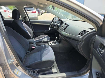 2010 Mitsubishi Lancer Sportback Ralliart Hatchback - miniatura 18