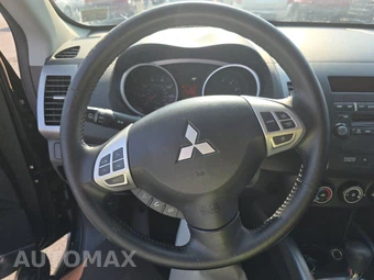 2010 Mitsubishi Outlander ES – miniatura 10