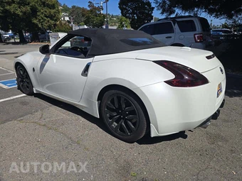 2010 Nissan 370Z Touring Convertible - miniatura 2