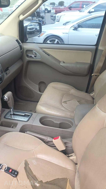 2010 Nissan Frontier LE Crew Cab Medium Bed - miniatura 35