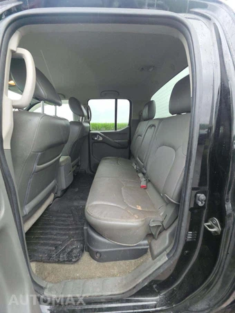 2010 Nissan Frontier LE Crew Cab Medium Bed – miniatura 10