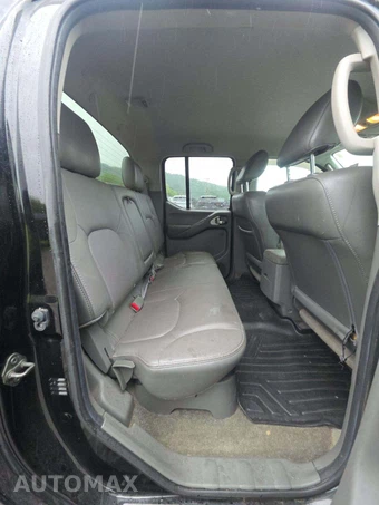 2010 Nissan Frontier LE Crew Cab Medium Bed – miniatura 13