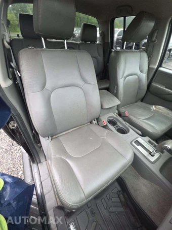 2010 Nissan Frontier LE Crew Cab Medium Bed – miniatura 15