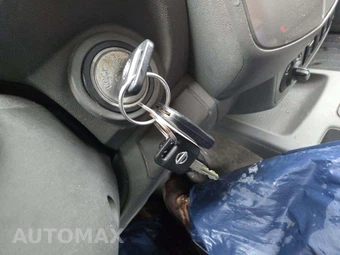 2010 Nissan Frontier LE Crew Cab Medium Bed – miniatura 5