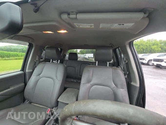 2010 Nissan Frontier LE Crew Cab Medium Bed – miniatura 8
