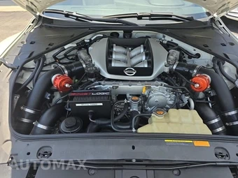 2010 Nissan GT-R Premium - miniatura 18