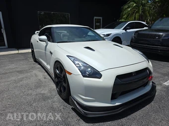 2010 Nissan GT-R Premium - miniatura 3