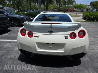 2010 Nissan GT-R Premium - miniatura 5