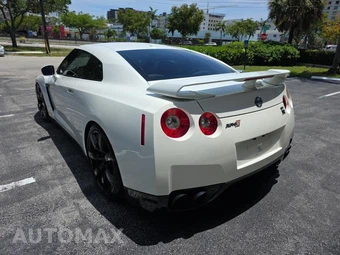 2010 Nissan GT-R Premium - miniatura 6