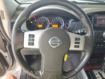2010 Nissan Pathfinder LE – miniatura 10