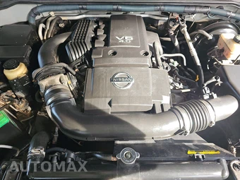 2010 Nissan Pathfinder LE – miniatura 16