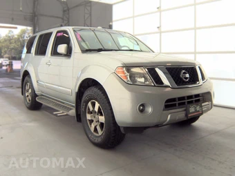 2010 Nissan Pathfinder LE – miniatura 3