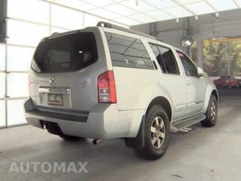 2010 Nissan Pathfinder LE – miniatura 4