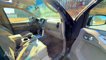 2010 Nissan Pathfinder LE - miniatura 13