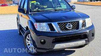 2010 Nissan Pathfinder LE - miniatura 2