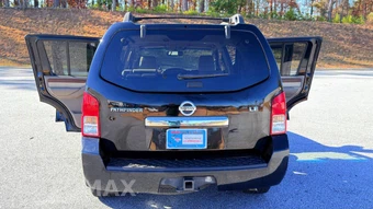 2010 Nissan Pathfinder LE - miniatura 3